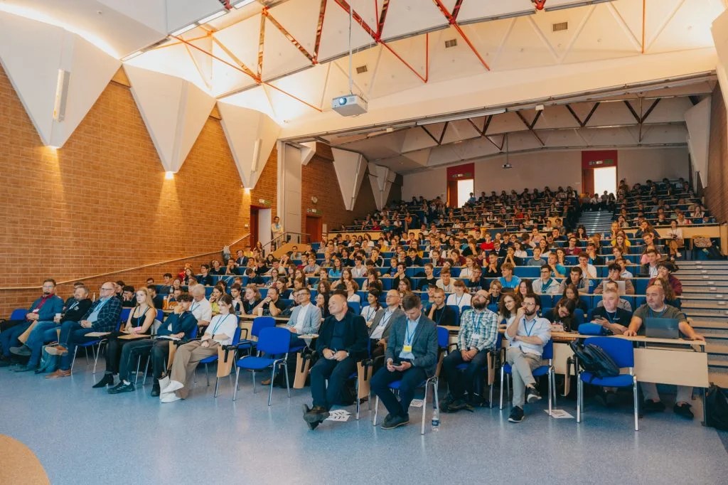 Obrazek posiada pusty atrybut alt; plik o nazwie 2024.09.11_Otwarcie-Kongresu-Mlodych-Matematykow_fot.-Dominika-Hull-Bruska-44-1024x682-1.jpg